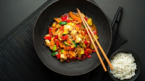 plato de comida oriental